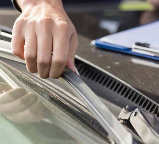 Як перевірити, чи всі компоненти склоочисника працюють належним чином.